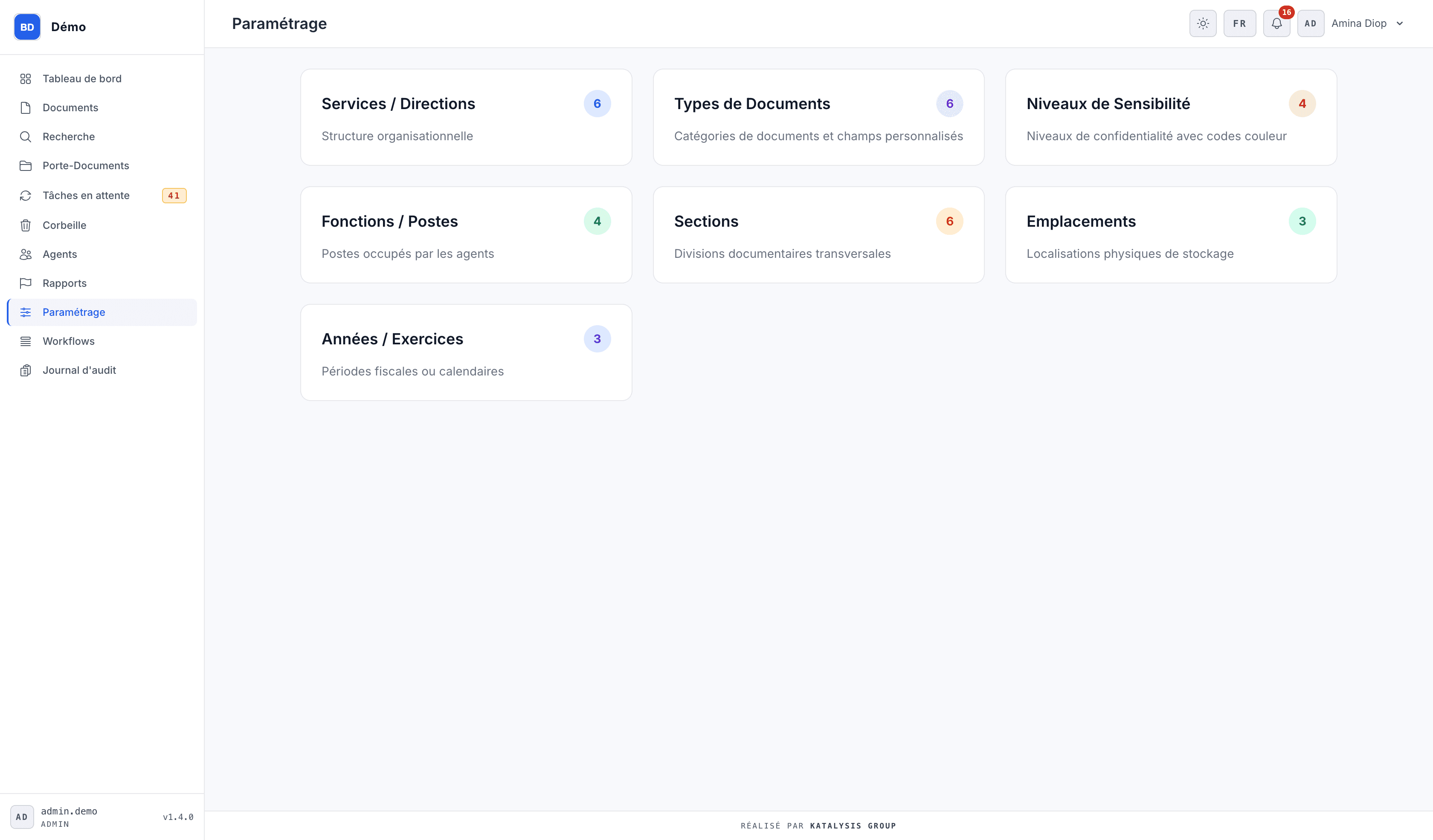 Interface de paramétrage SOLUGEID avec gestion des services, types de documents, niveaux de sensibilité et permissions